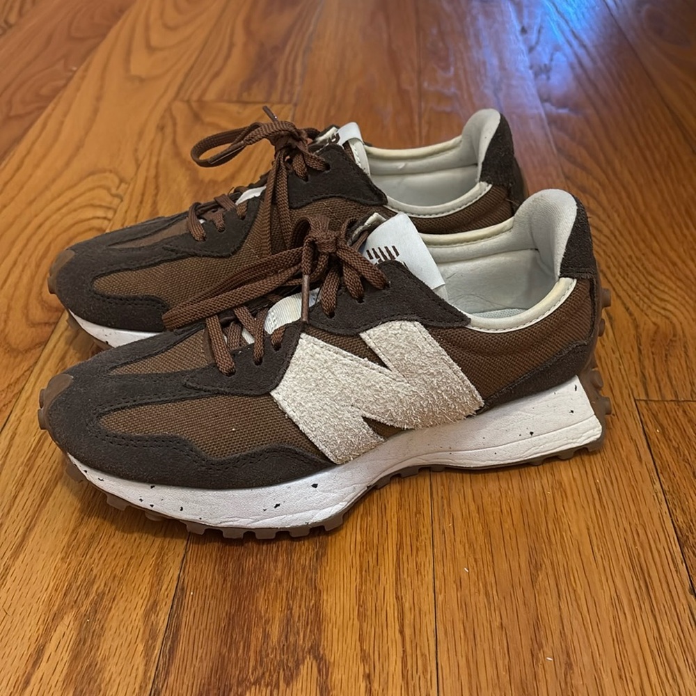 New Balance 327 Sneakers
